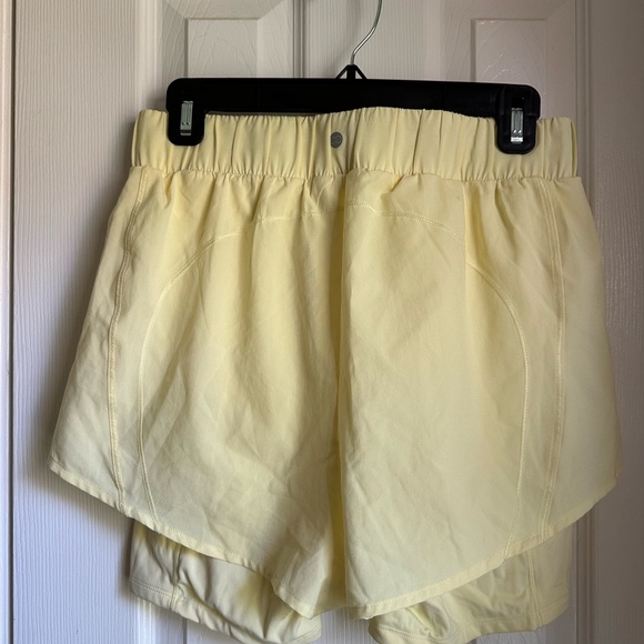 CALIA 2-in-1 Ruched Running Short in Lemon Chiffon (Women’s S) - Picture 3 of 4